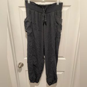 AE black linen joggers L
